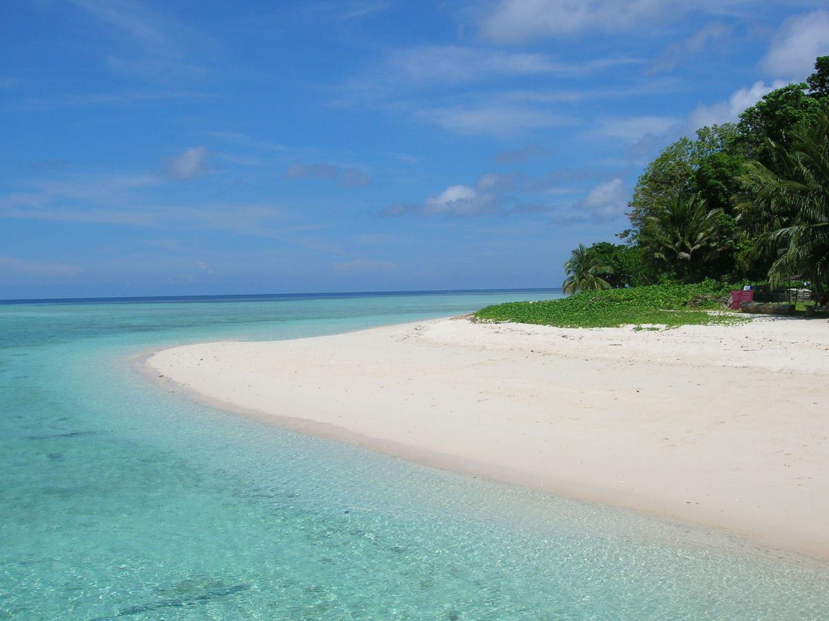 11 Wild & Best Borneo Beaches you Can't Miss - Monkey Rock World